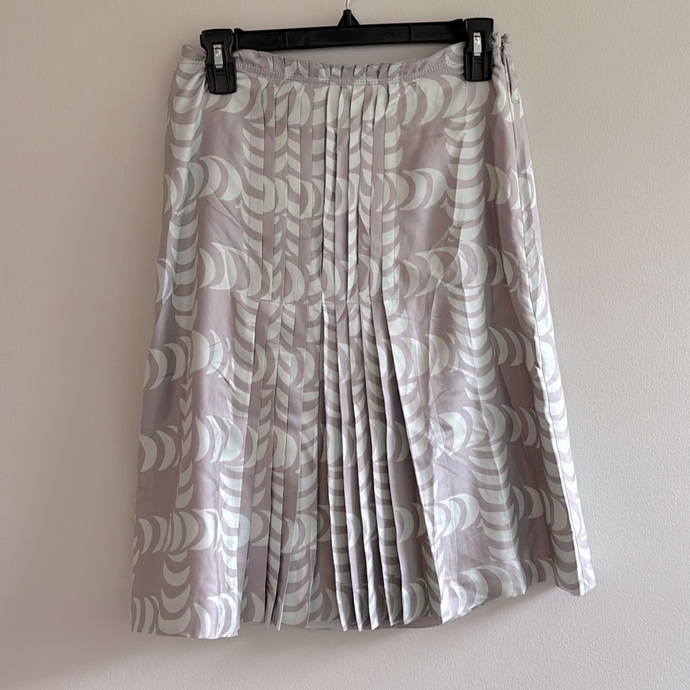 Tory Burch 100% silk pleated half moon pattern skirt